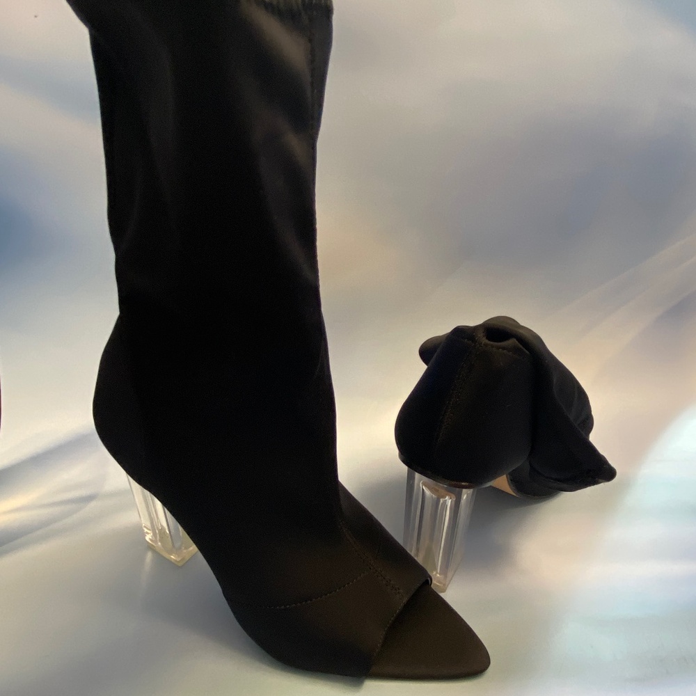 Peep toe stretchy black ankle boot/heel